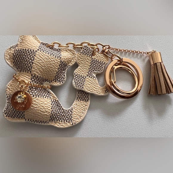 NWOT Cream Colored Checkered Kitty Keychain - Picture 2 of 4